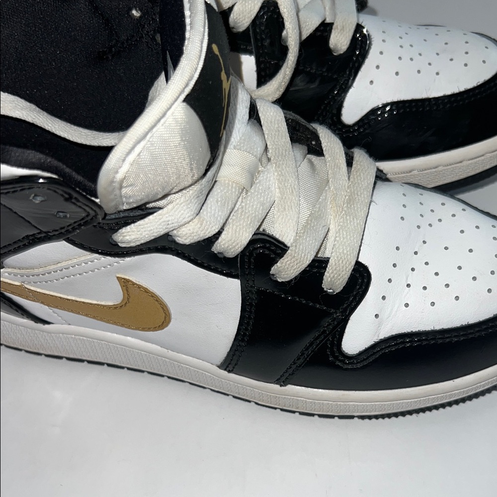Youth Nike Air Jordan 1 Mid size 5Y - Picture 9 of 11